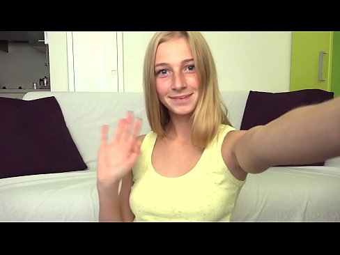 ❤️ Когда мне скучно, я лениво мастурбирую свою розовую писечку ❤️ Порно видео у нас ❤